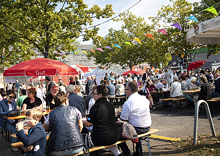 Beim Vereinsfrühschoppen der Sparkasse am Niederrhein treffen sich wieder viele Ehrenamtliche aus Moers. 