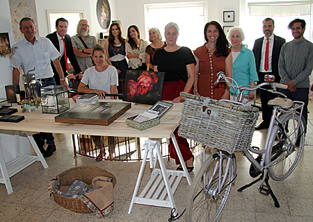 Die Beteiligten freuen sich auf die Veranstaltung des Kulturbüros Moers Ateliers OFFEN am Wochenende 23. und 24. September. Insgesamt 19 Moerser Kreative zeigen in zwölf Ateliers, Galerien und privaten Räumen ihre Arbeiten. Erstmals gibt es geführte Radtouren zu den Orten.