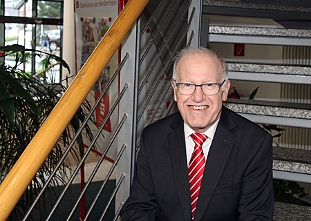 Wilhelm van gen Hassend ist 60 Jahre im Dienst der Sparkasse.