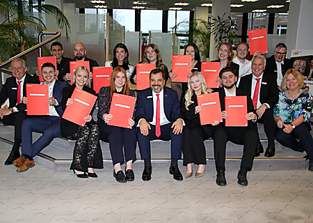 Feierliche Lossprechung bei der Sparkasse am Niederrhein. Vorstandsvorsitzender Giovanni Malaponti (Mitte).